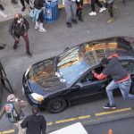 ببینید | تصاویری از ورود یک خودرو به جمع معترضان در شهر نیویورک