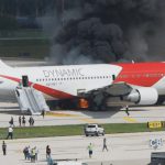 ببینید | لحظه تخلیه مسافرین از هواپیمای گرفتار در آتش